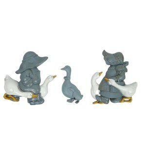 Vintage 1988 Burwood Boy Girl Duck Geese Wall Plaques Home Decor Blue White